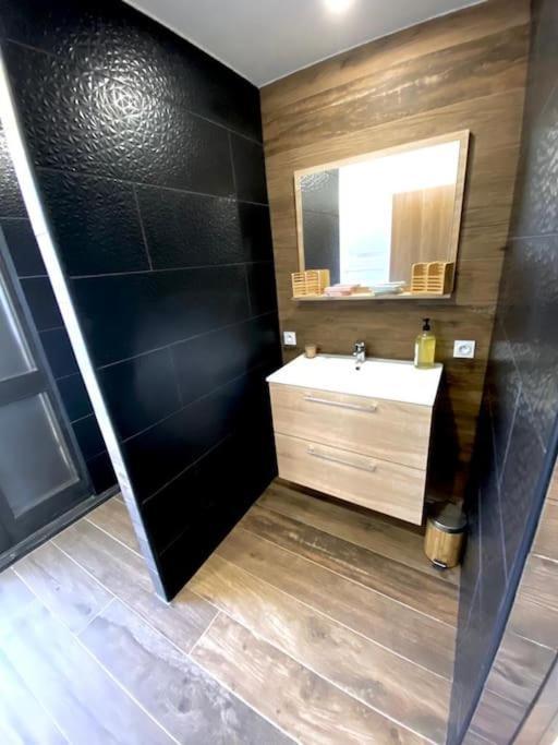 Appartement Cocooning Entierement Renove Les Angles  Exterior foto